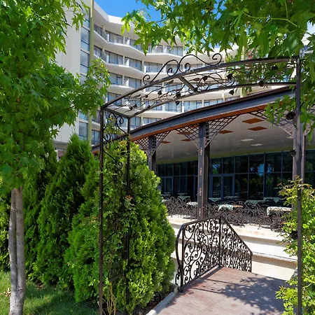 Отель Elena And Wellness 4*